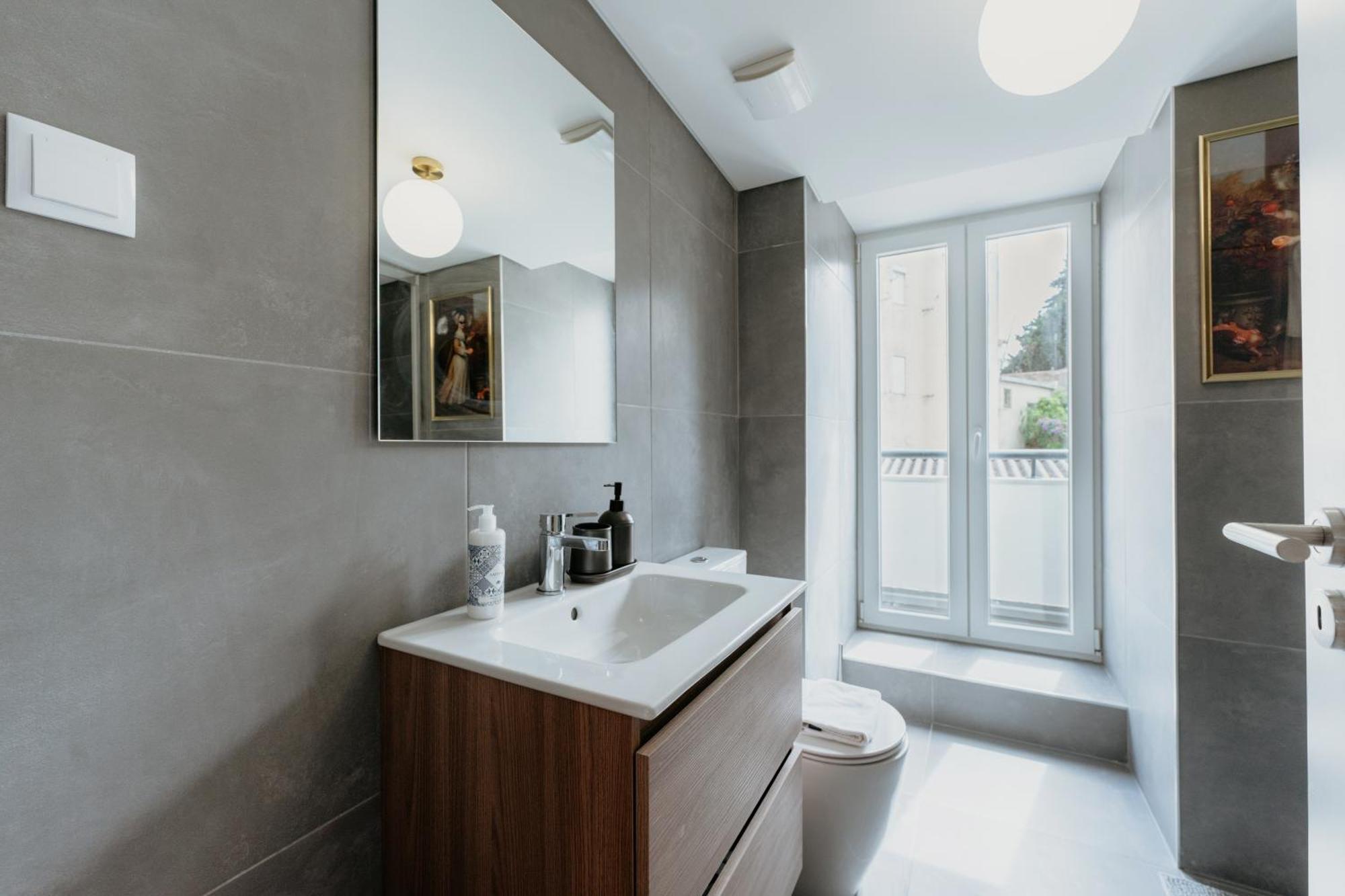 Mary Orange - No 236 2e - Stylish One-bedroom Escape Apartment *