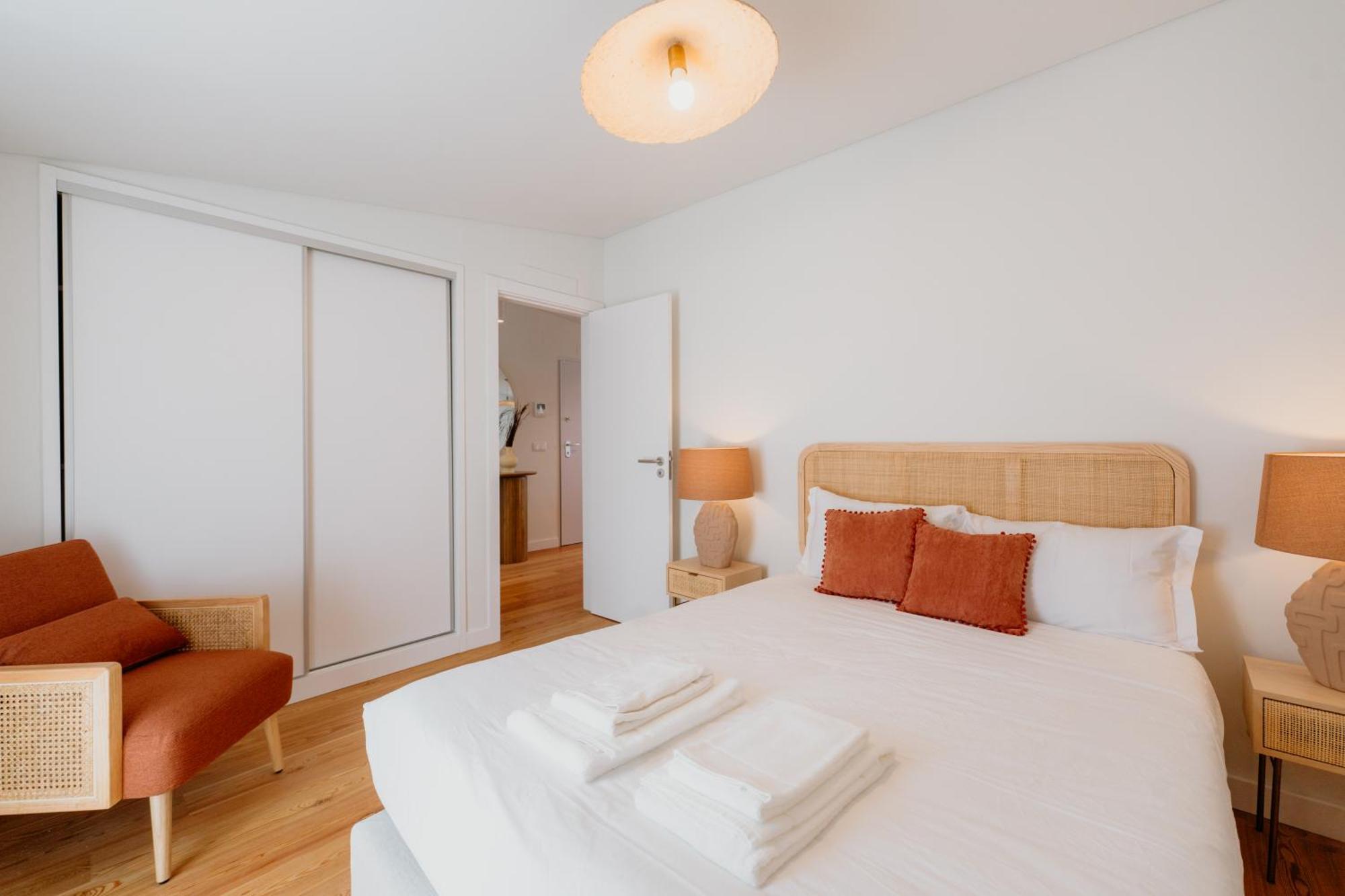Apartment Mary Orange - No 236 2e - Stylish One-bedroom Escape